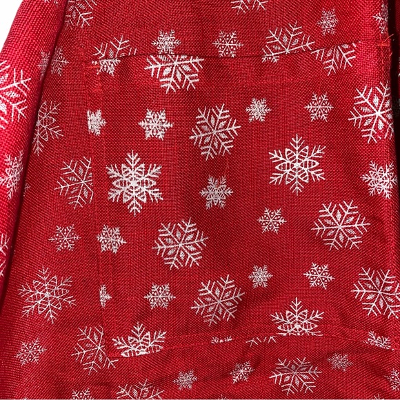 NWOT Silver Snowflake Red Kitchen Apron - Picture 10 of 10